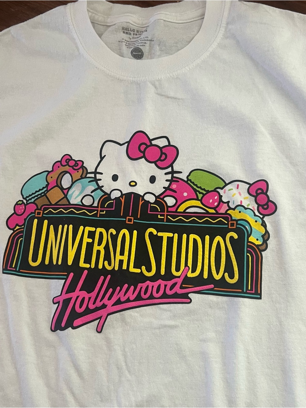 Universal Studios Hollywood x Hello Kitty White Graphic Kids T‑Shirt Youth Large